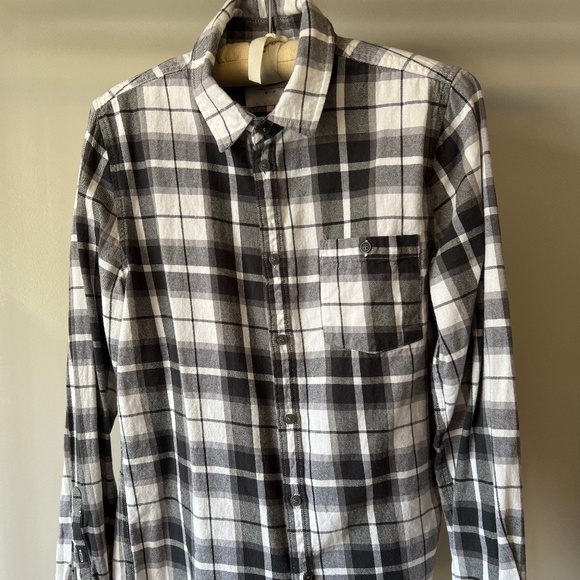 SALE ☘️ COTTON ON gray plaid long sleeve button down shirt - Picture 3 of 15